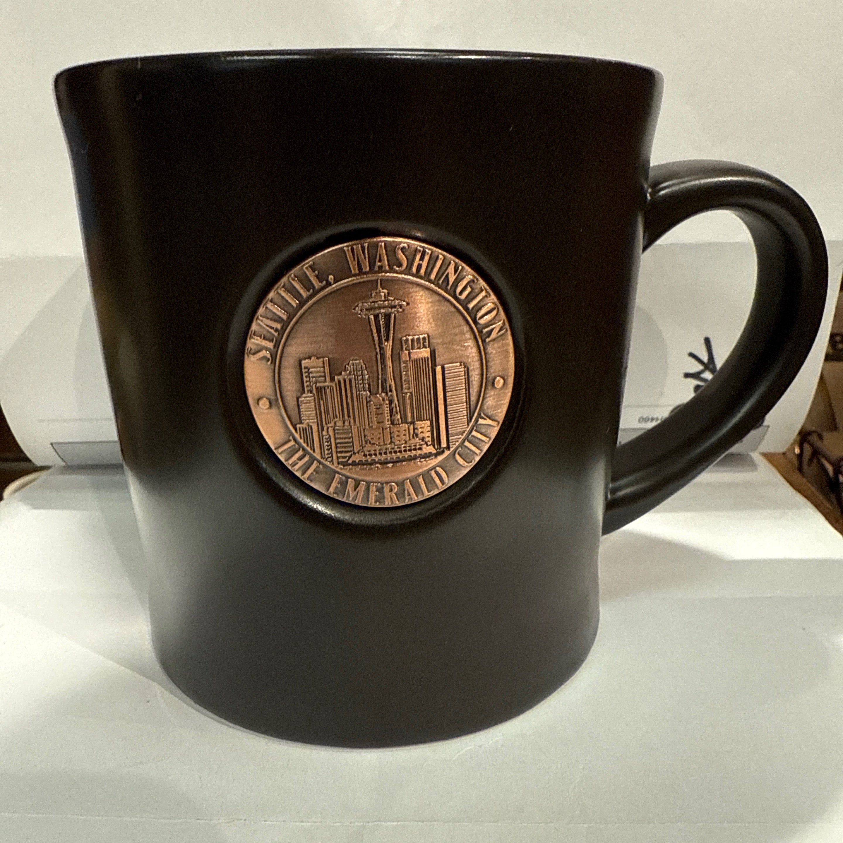 32043 Sea Medallion Mug Black