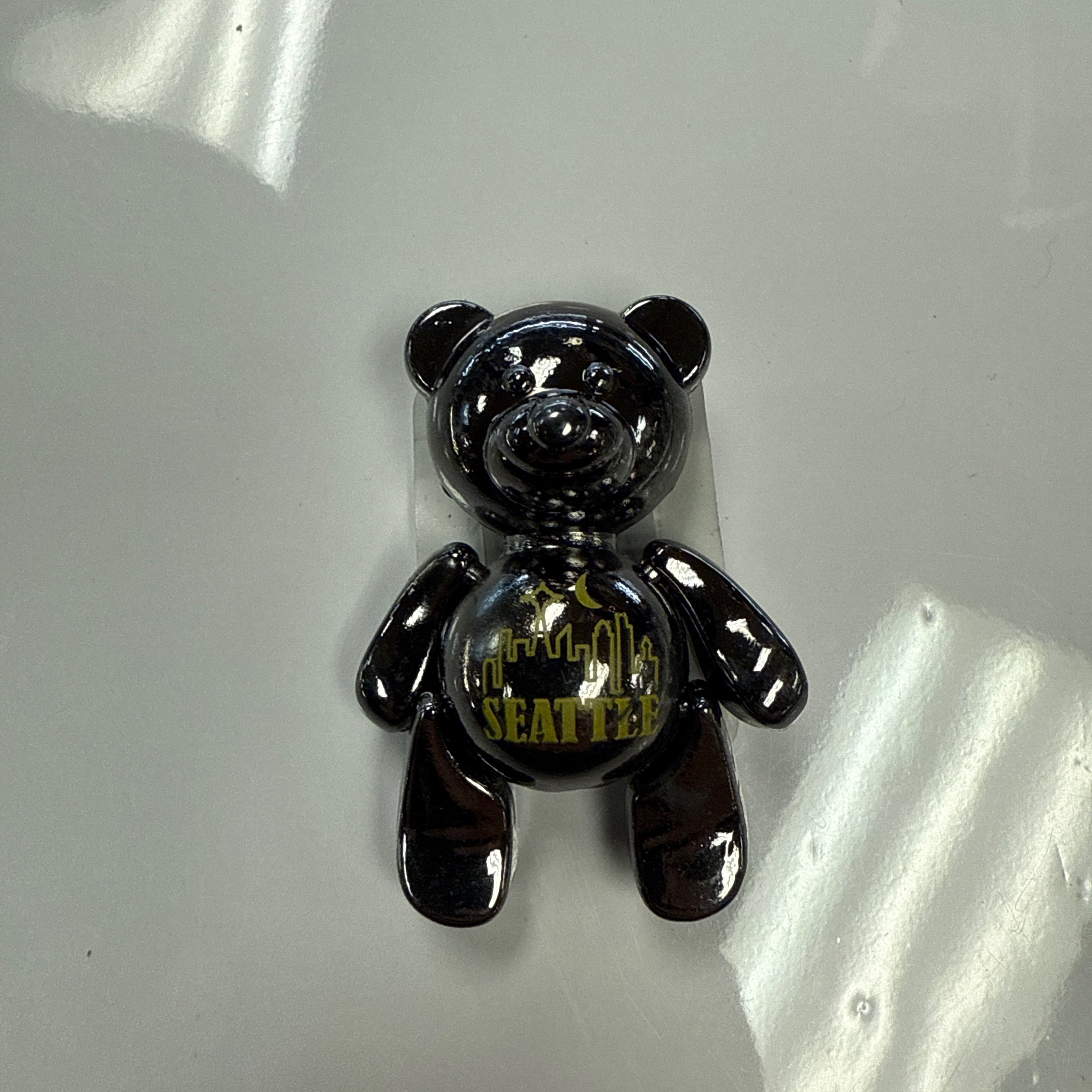 22217 SEA Skyline BearDrkn Nickel Magnet