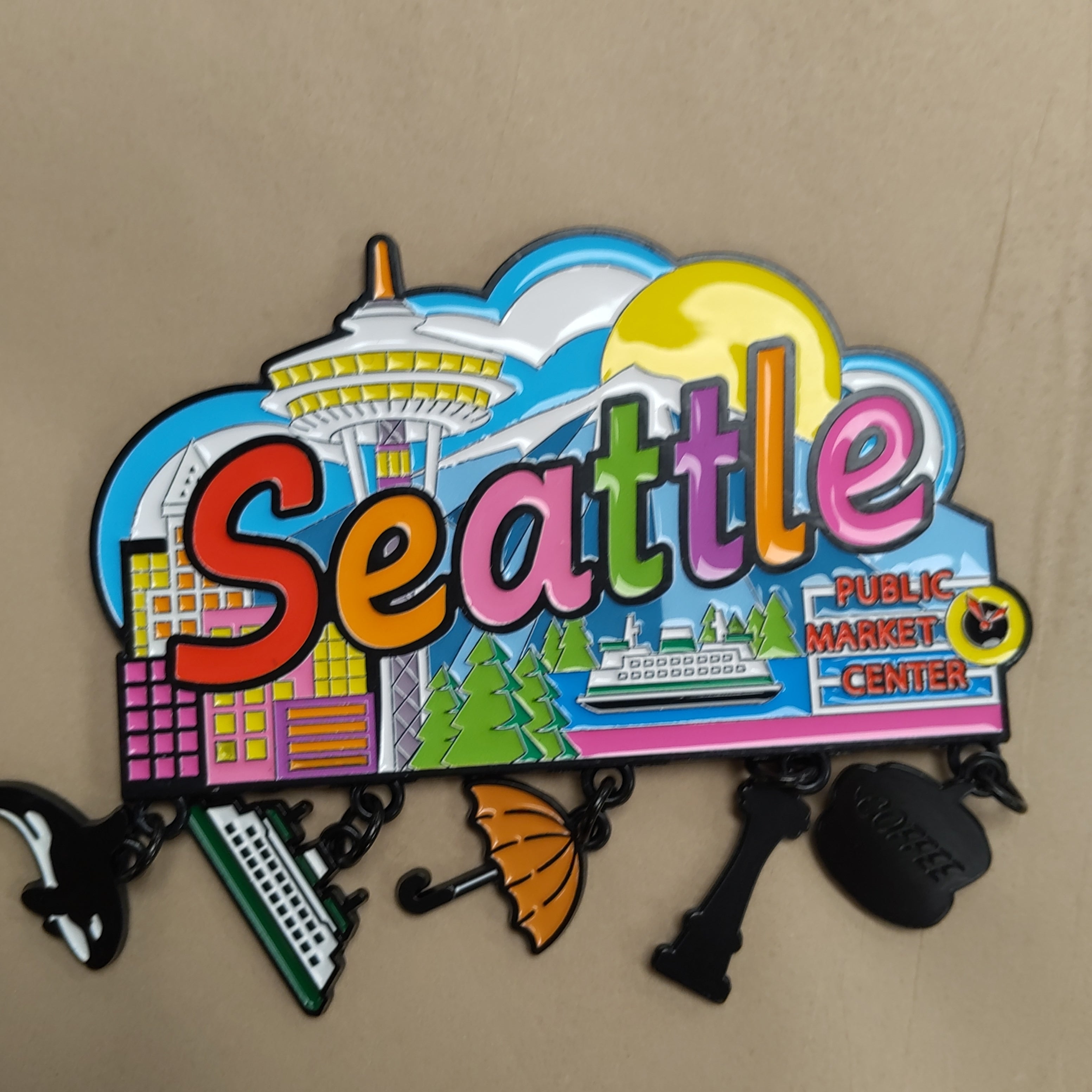 21168 Sea black charm magnet